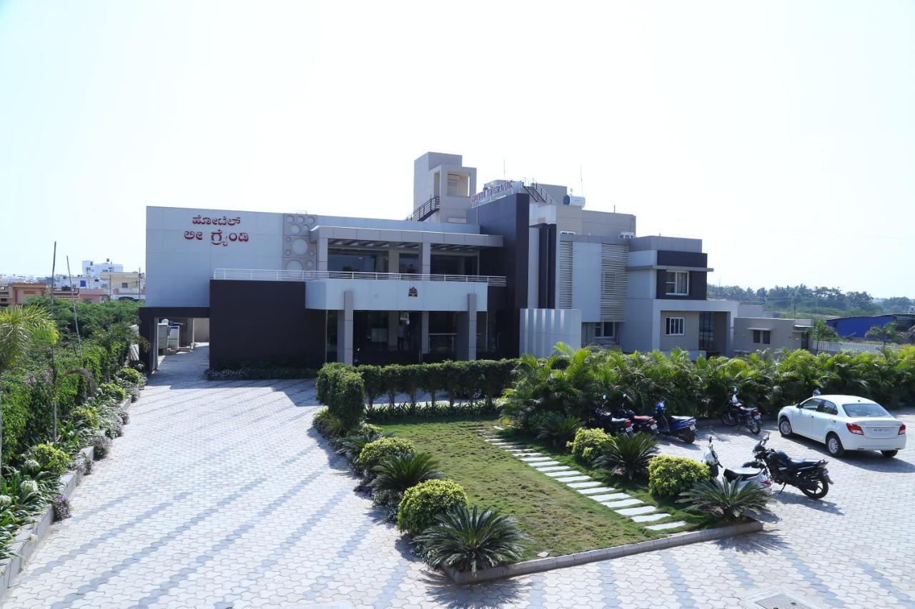 Hotel Le Grande Bijāpur Exterior foto